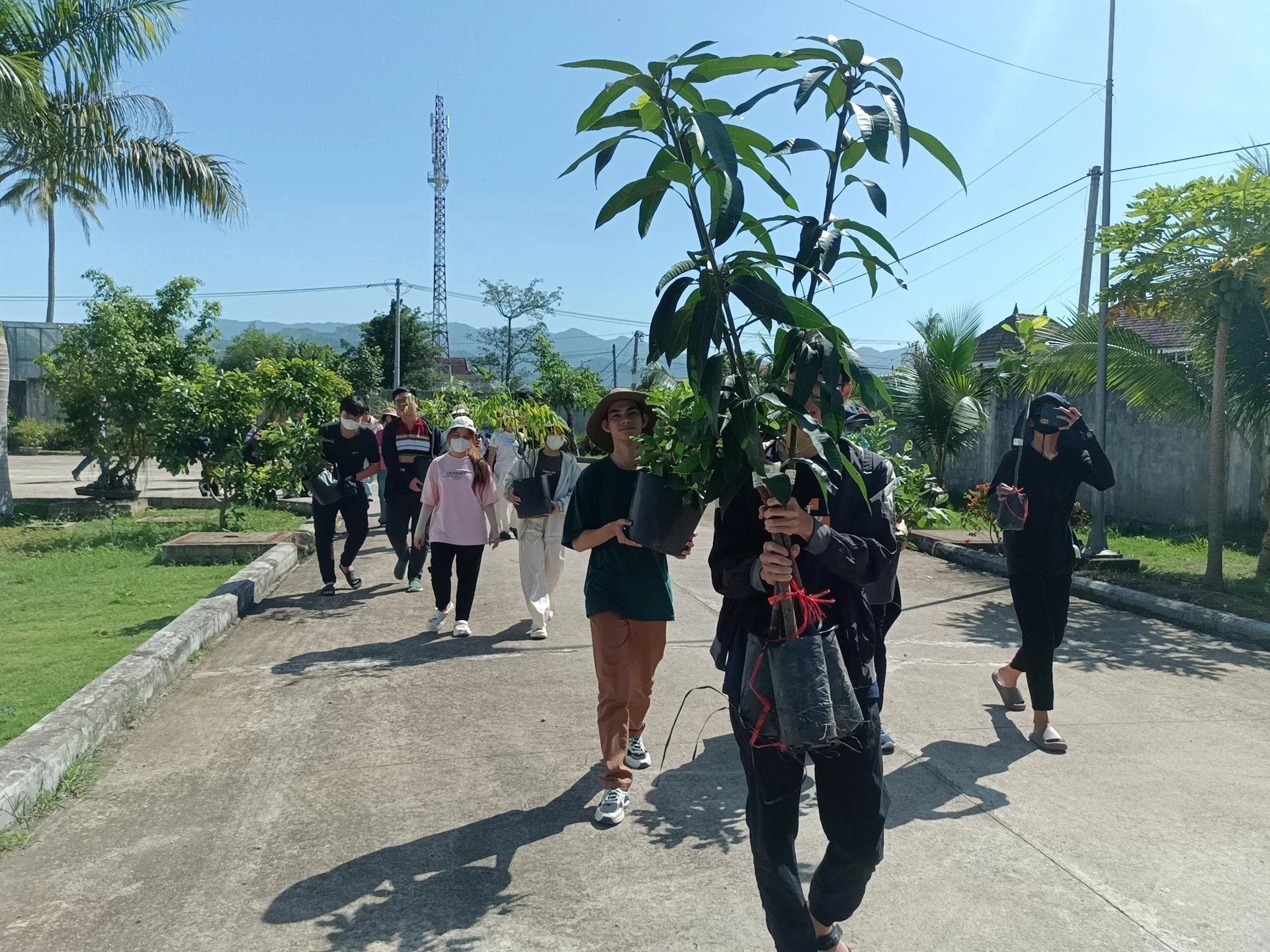 Từ những viên gạch xây ước mơ đến cầu nối yêu thương