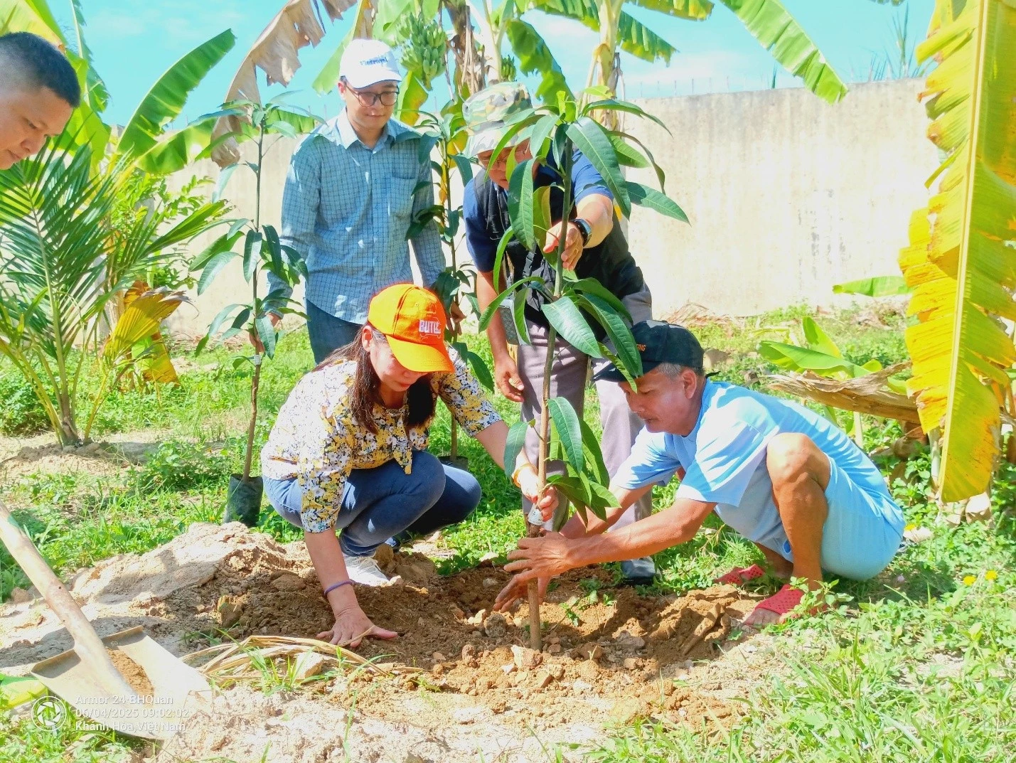 Từ những viên gạch xây ước mơ đến cầu nối yêu thương