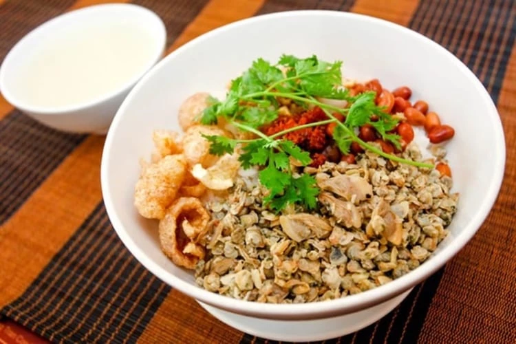Những nơi đẹp nhất thế giới, Hallstatt vào hè nổi bật với màu xanh của cây cối