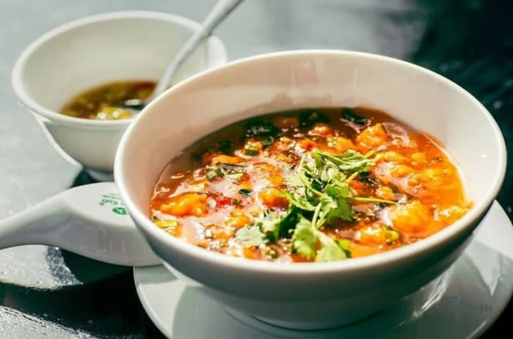 Những nơi đẹp nhất thế giới, Hallstatt vào hè nổi bật với màu xanh của cây cối
