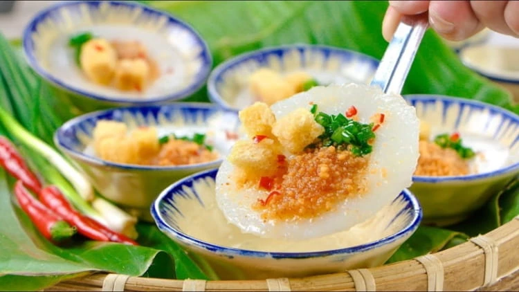 Những nơi đẹp nhất thế giới, Hallstatt vào hè nổi bật với màu xanh của cây cối
